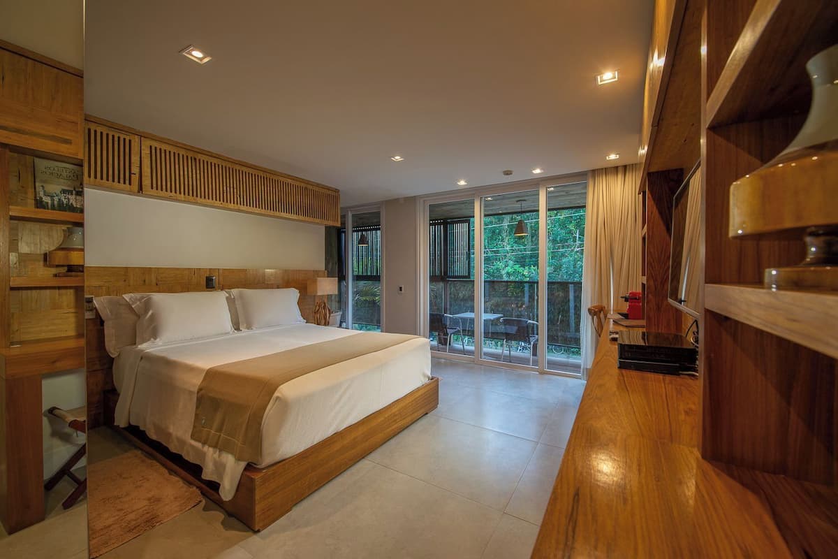 Suite (Bellagio) | 1 bedroom, minibar, in-room safe, individually decorated