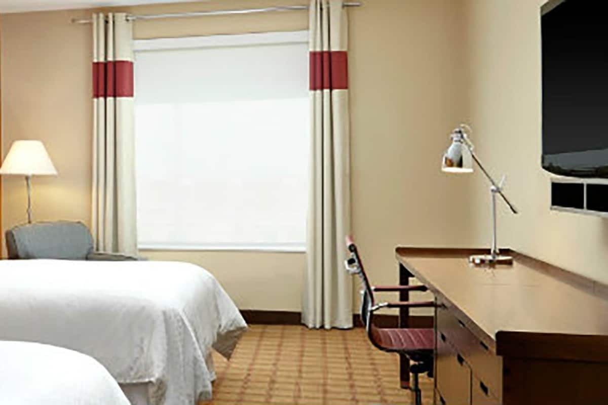 premium bedding, pillow-top beds, in-room safe, desk