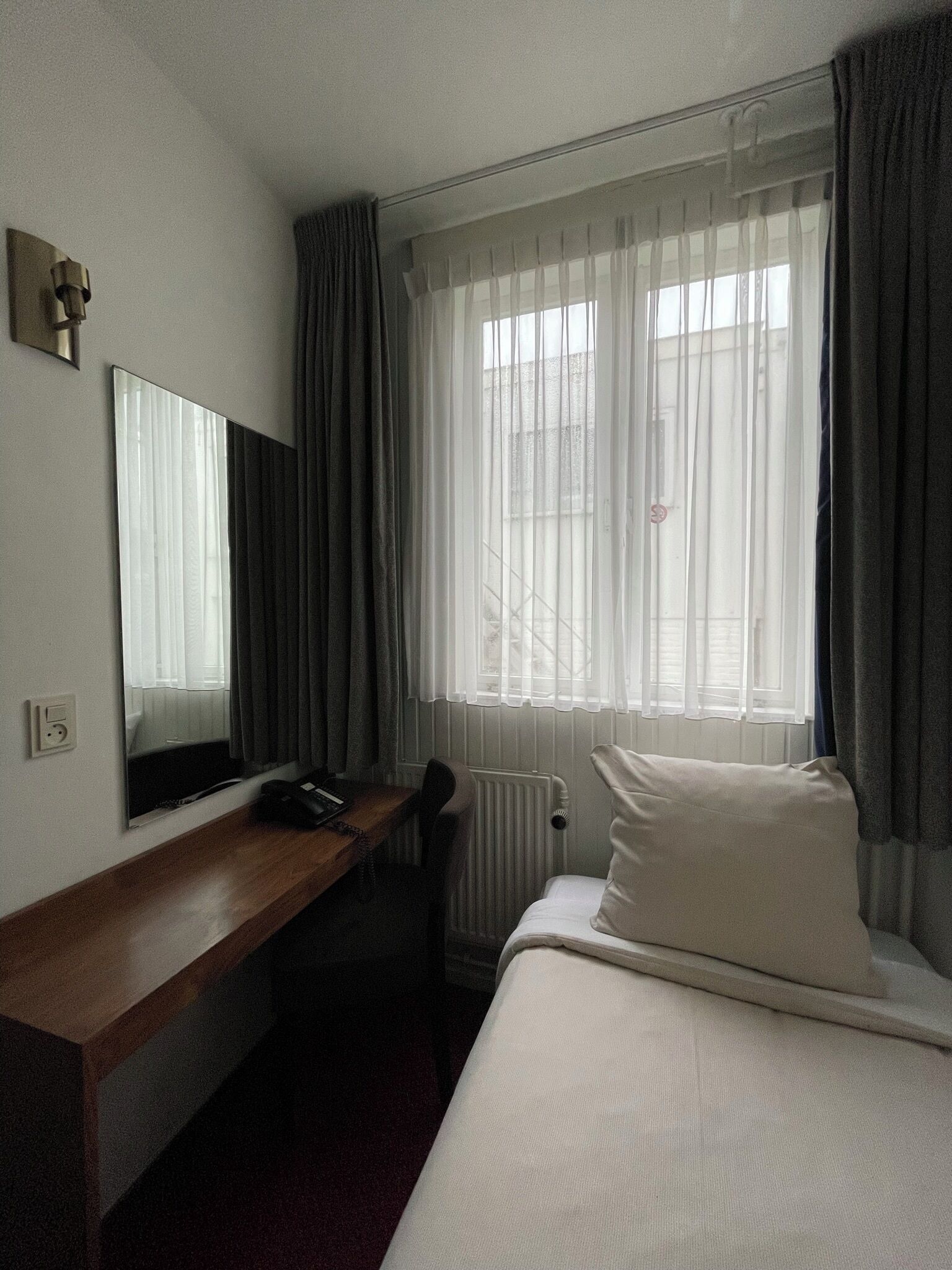 Single Room | In-room safe, desk, blackout curtains, free WiFi