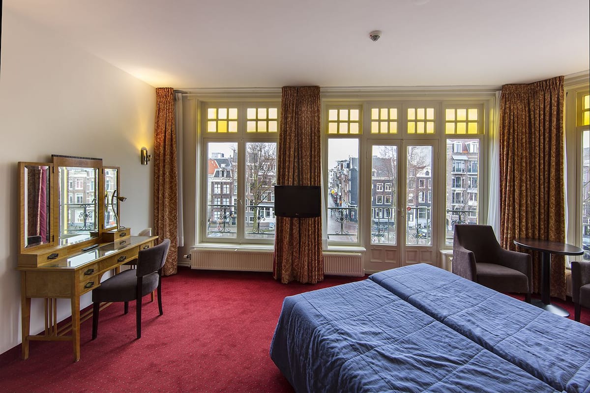 In-room safe, desk, blackout curtains, free WiFi