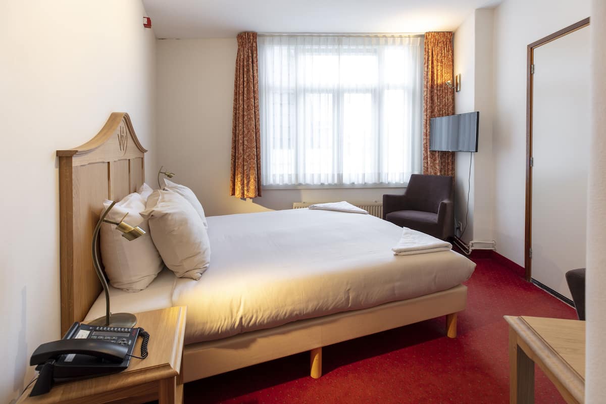 In-room safe, desk, blackout curtains, free WiFi
