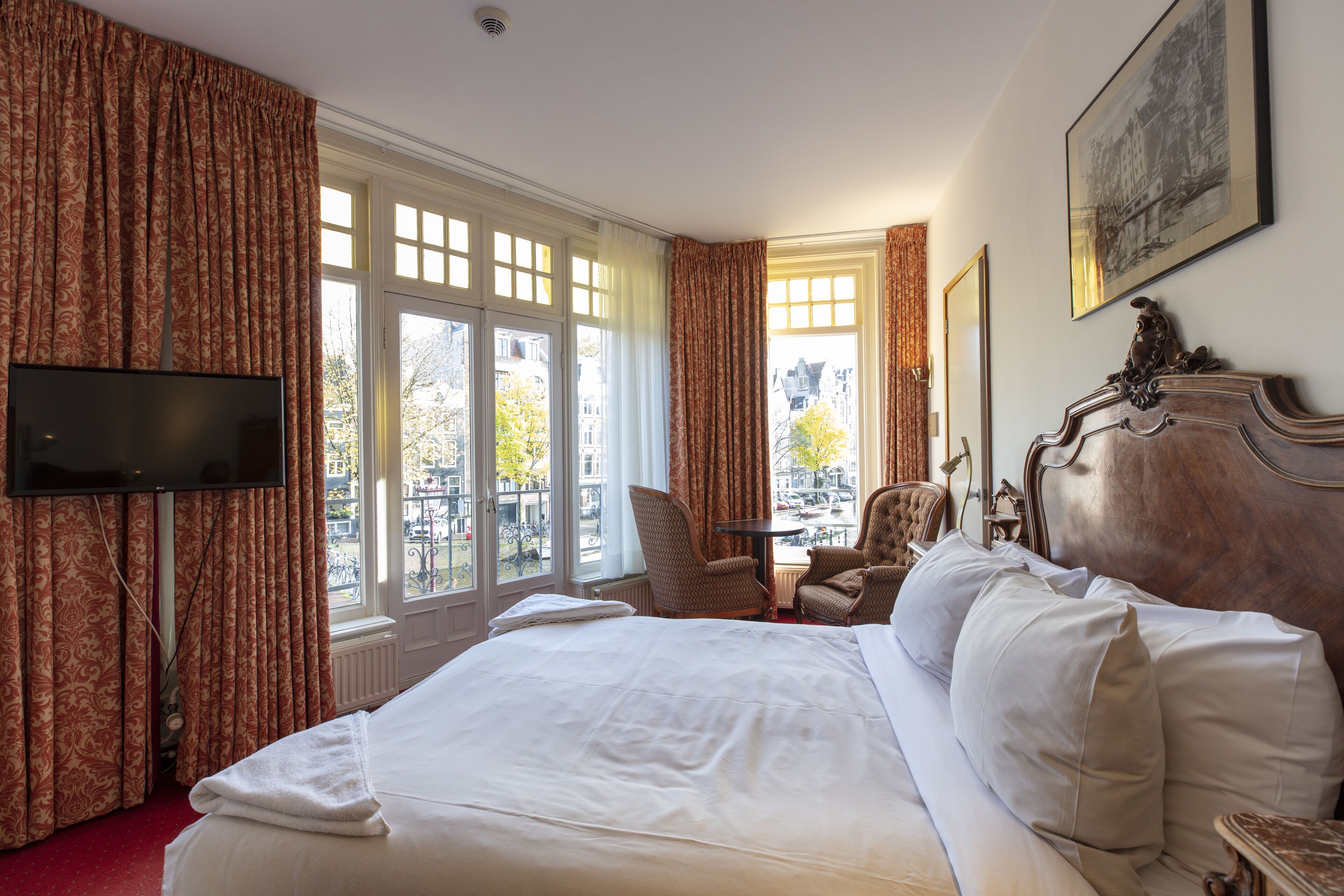 In-room safe, desk, blackout curtains, free WiFi