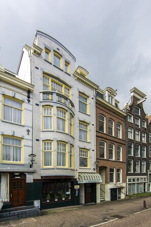 Front of property – evening/night - Amsterdam Wiechmann Hotel (Amsterdam)