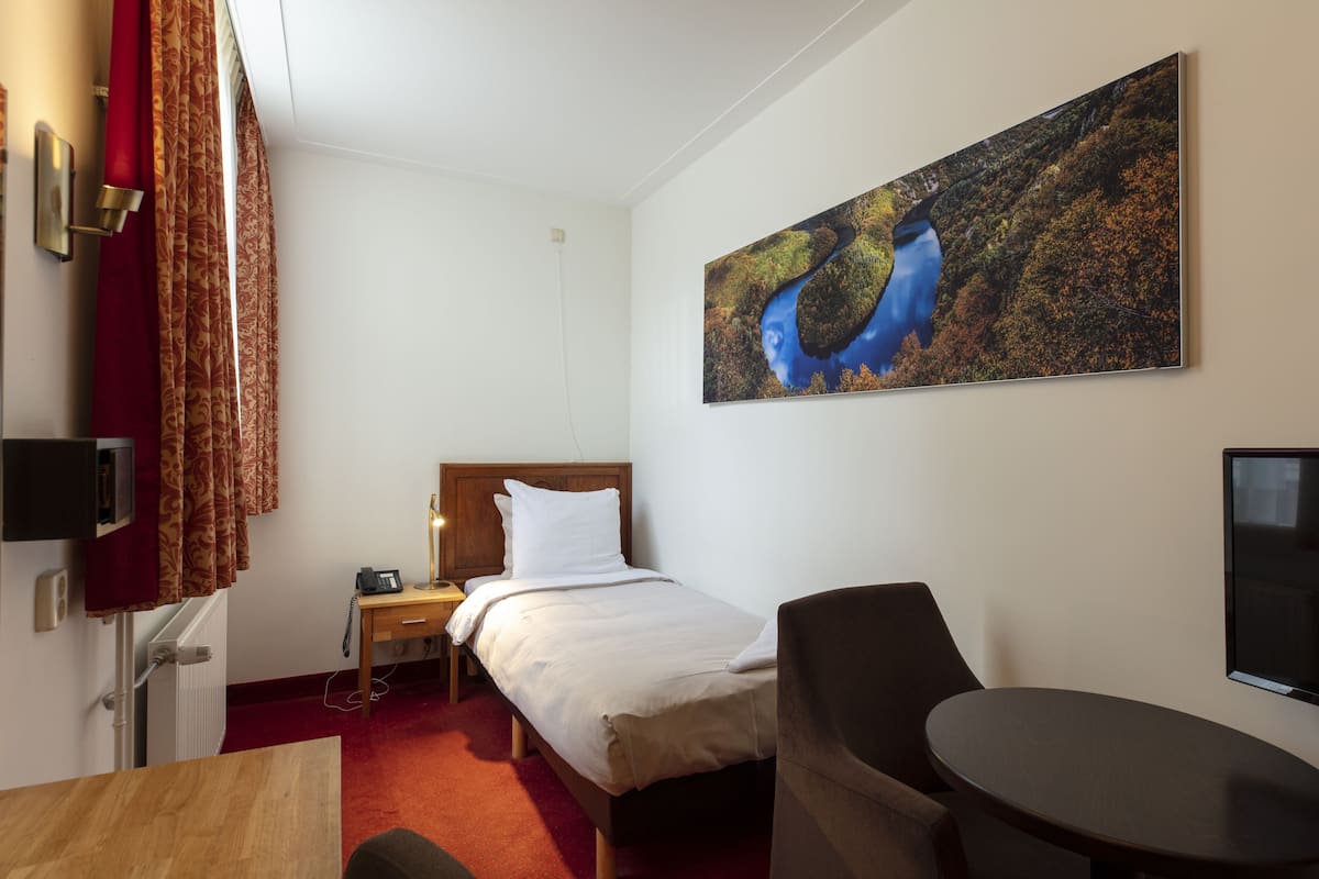 In-room safe, desk, blackout curtains, free WiFi