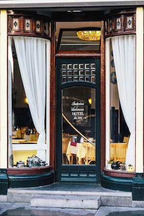 Front of property - Amsterdam Wiechmann Hotel (Amsterdam)