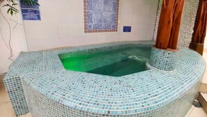 Bañera de hidromasaje interior