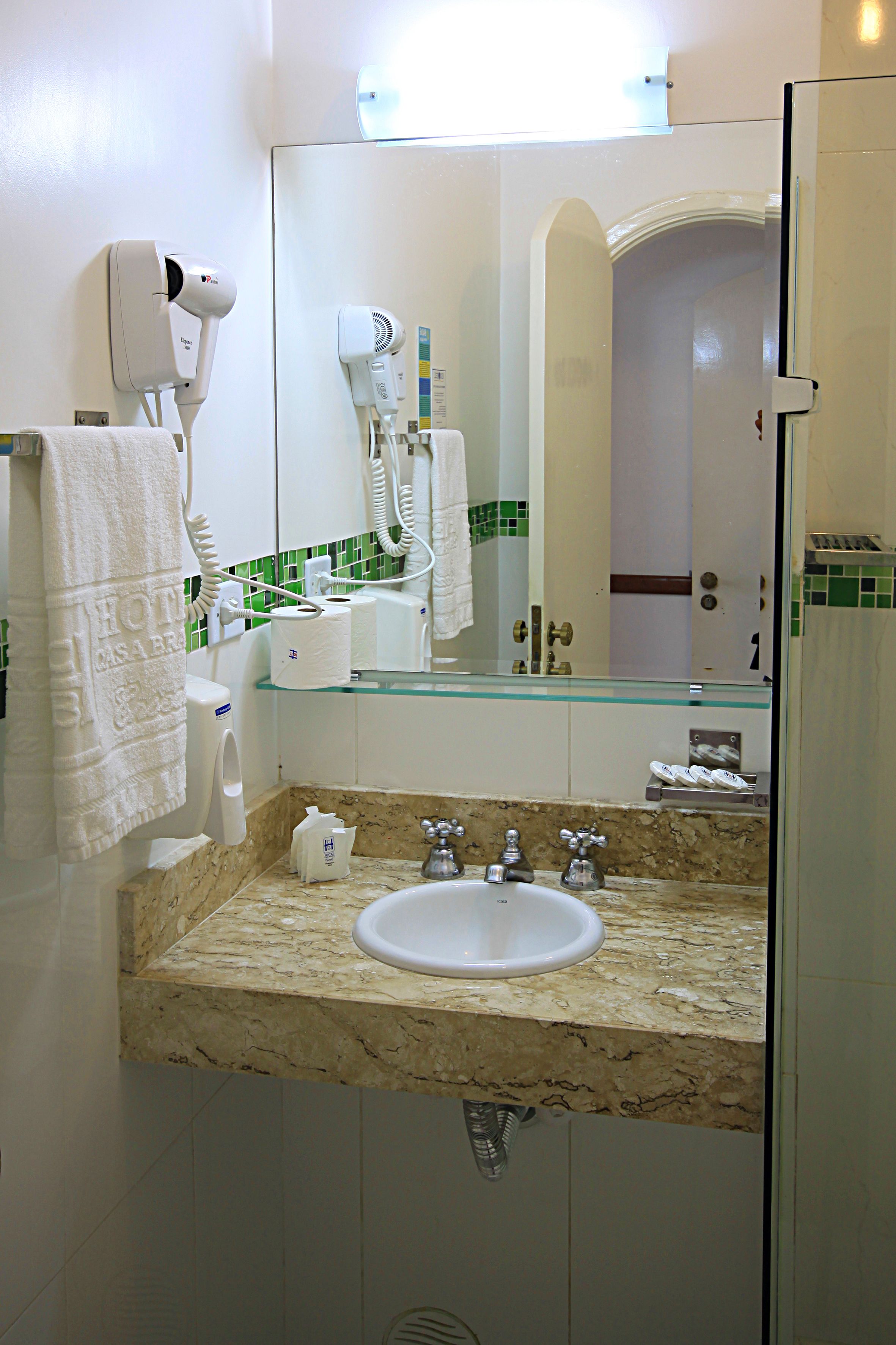 traditional room | bathroom | shower, free toiletries, hair dryer, towels