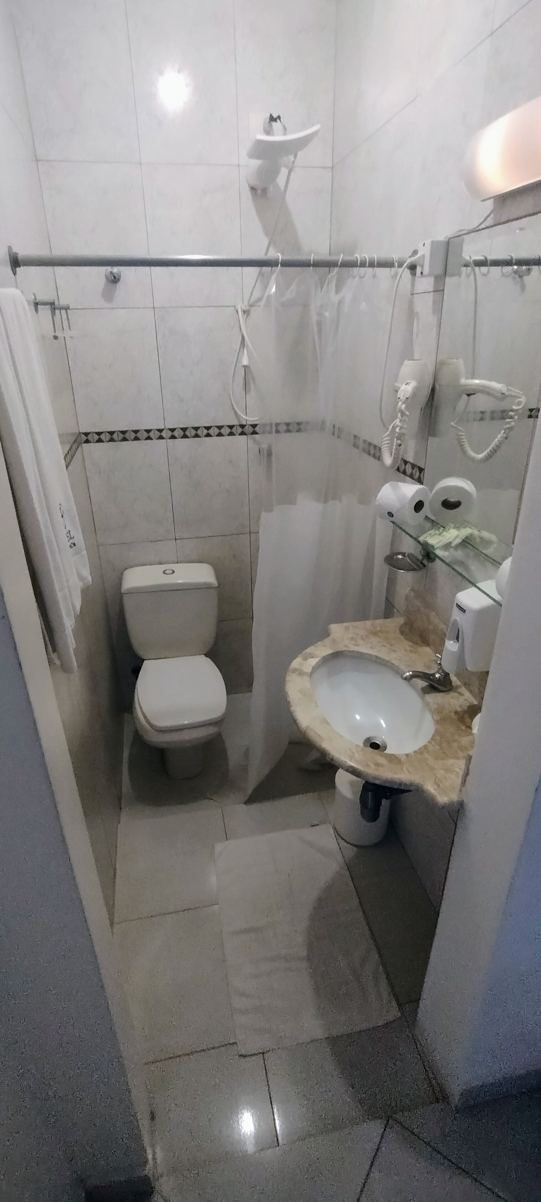 suite standard 35 | bathroom | shower, free toiletries, hair dryer, towels