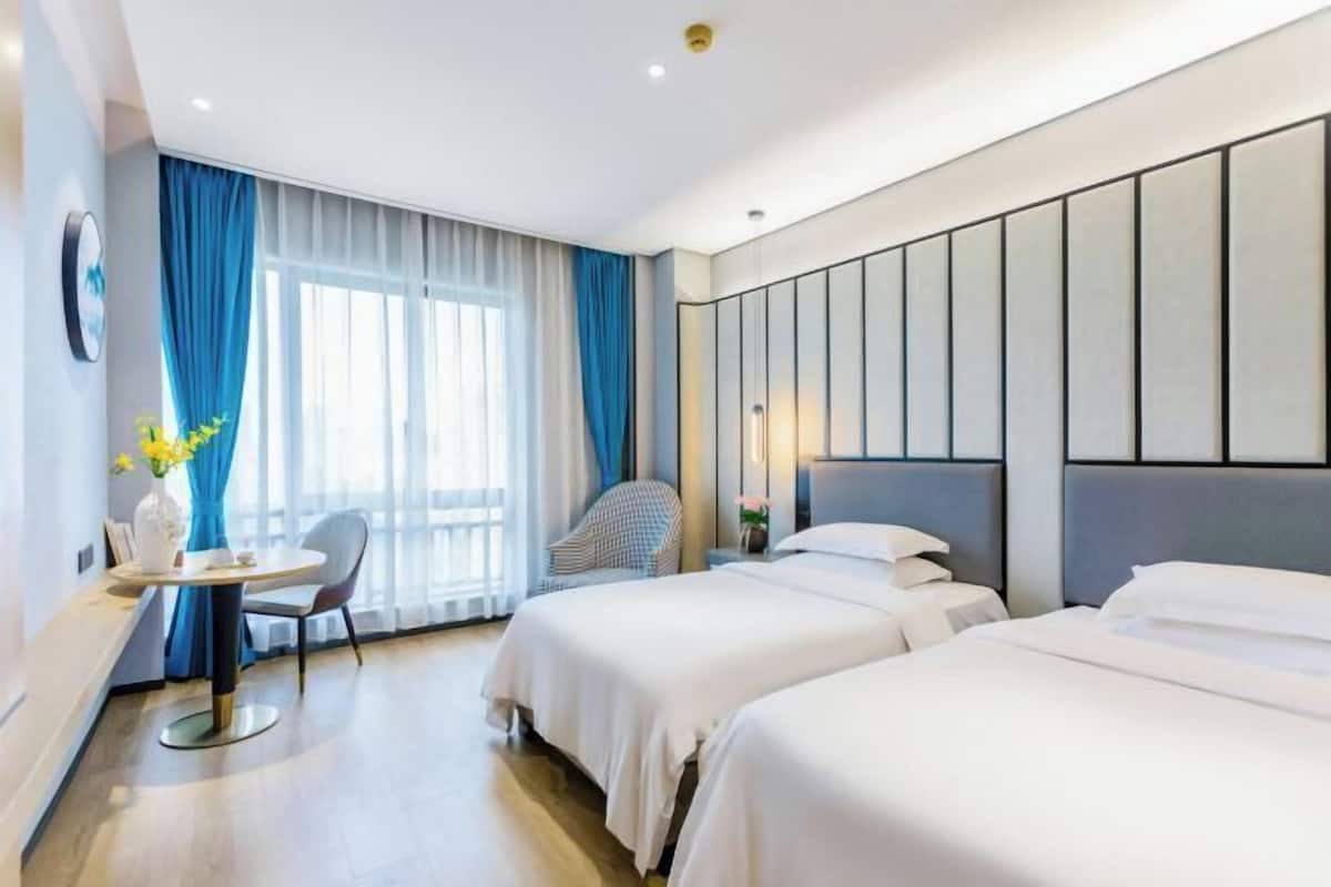 Minibar, két bảo mật tại phòng, đồng hồ báo thức