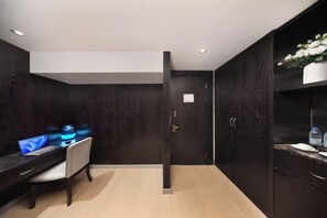 Minibar, coffres-forts dans les chambres, réveils