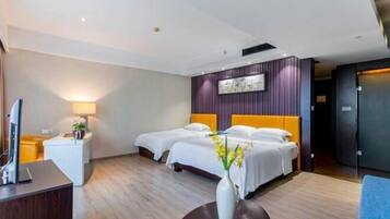 Minibar, in-room safe, alarm clocks