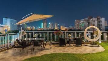 供應早餐、午餐、晚餐;中國菜