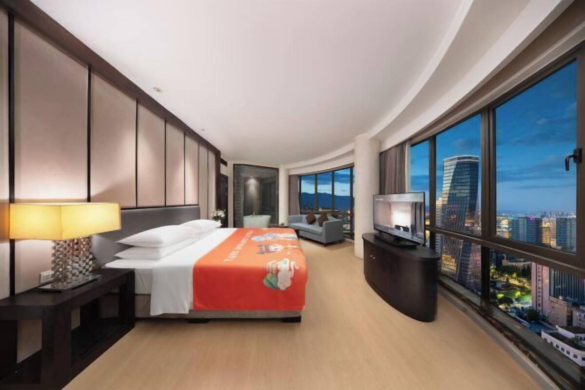 Minibar, két bảo mật tại phòng, đồng hồ báo thức