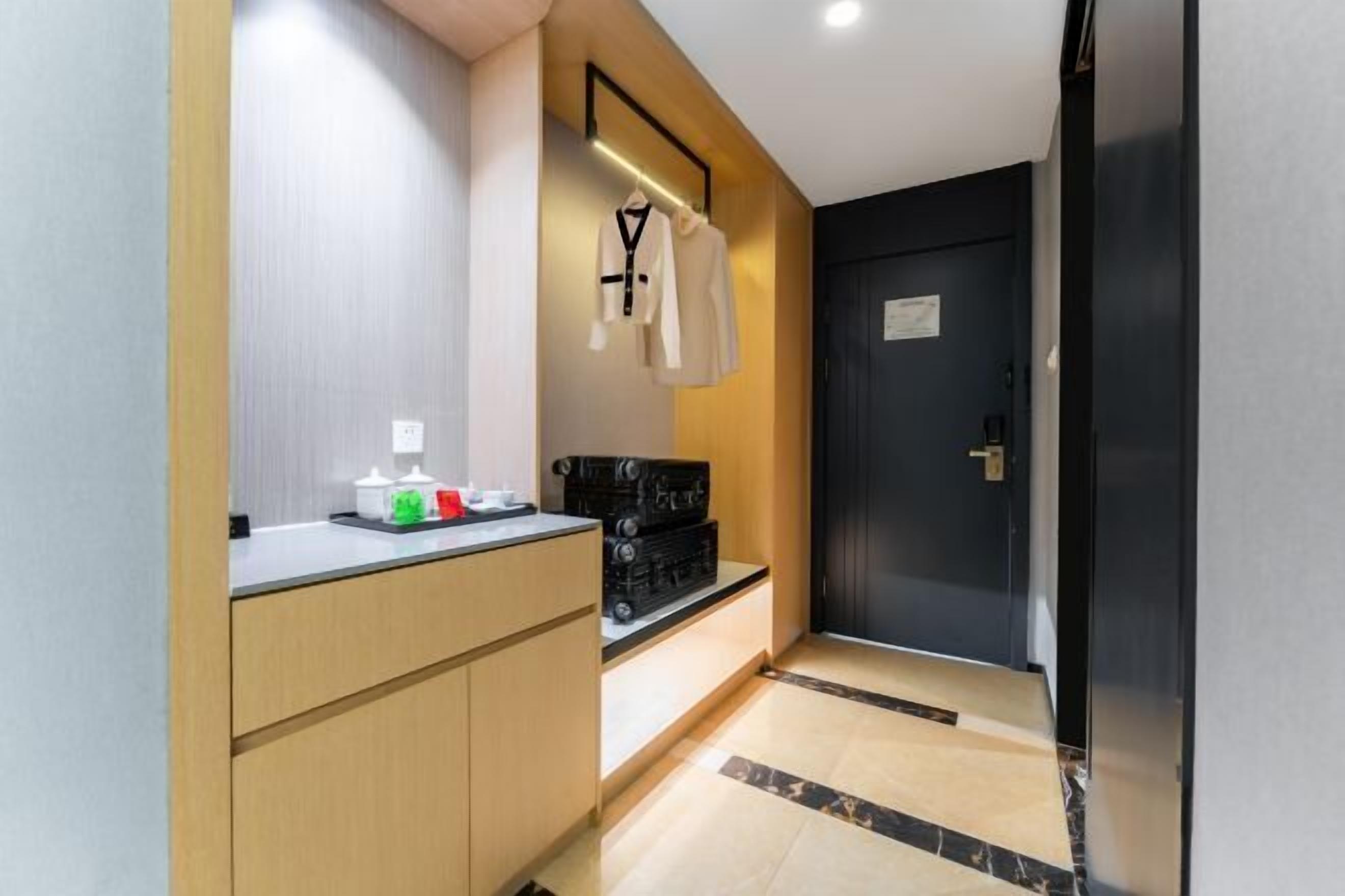 Minibar, in-room safe, alarm clocks