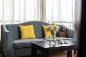 Minibar, caixa forta a l'habitació i despertador 