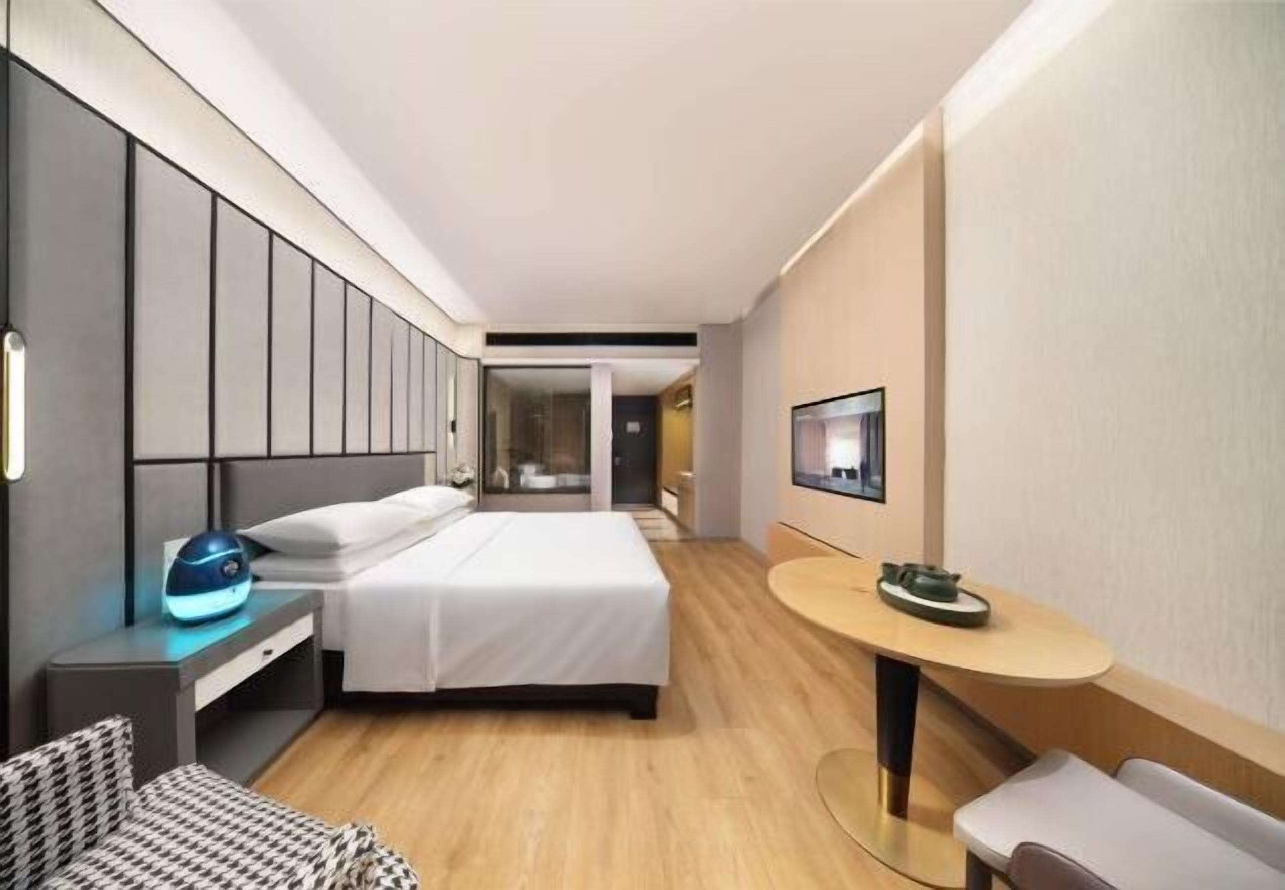 Minibar, caja de seguridad en la habitación y despertador 