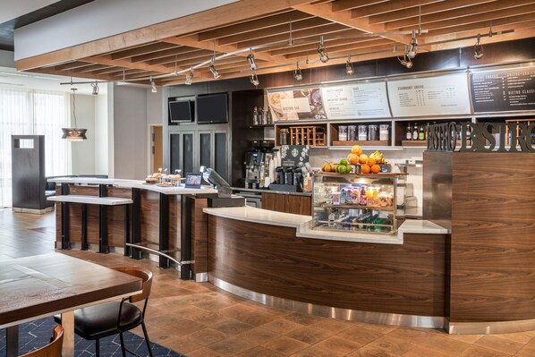 Aamiainen ja illallinen