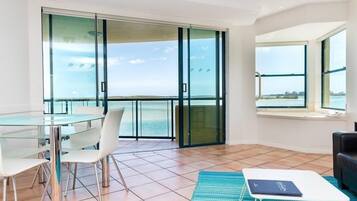 Executive 2 Bedroom Waterfront | Living area