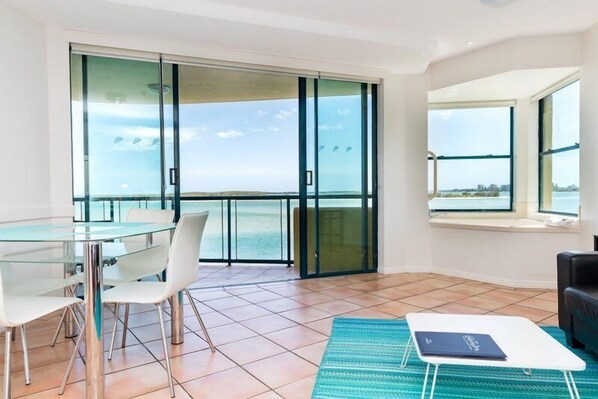 Executive 2 Bedroom Waterfront  | Living area