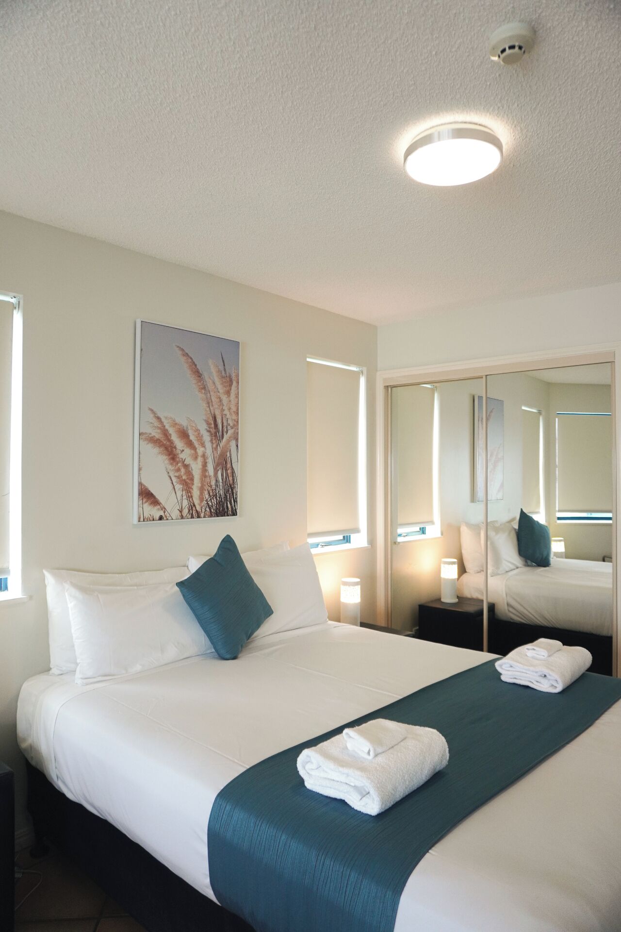 Appartement Exécutif, 2 chambres, accessible aux personnes à mobilité réduite (Waterfront) | Fer et planche à repasser, Wi-Fi gratuit, draps fournis