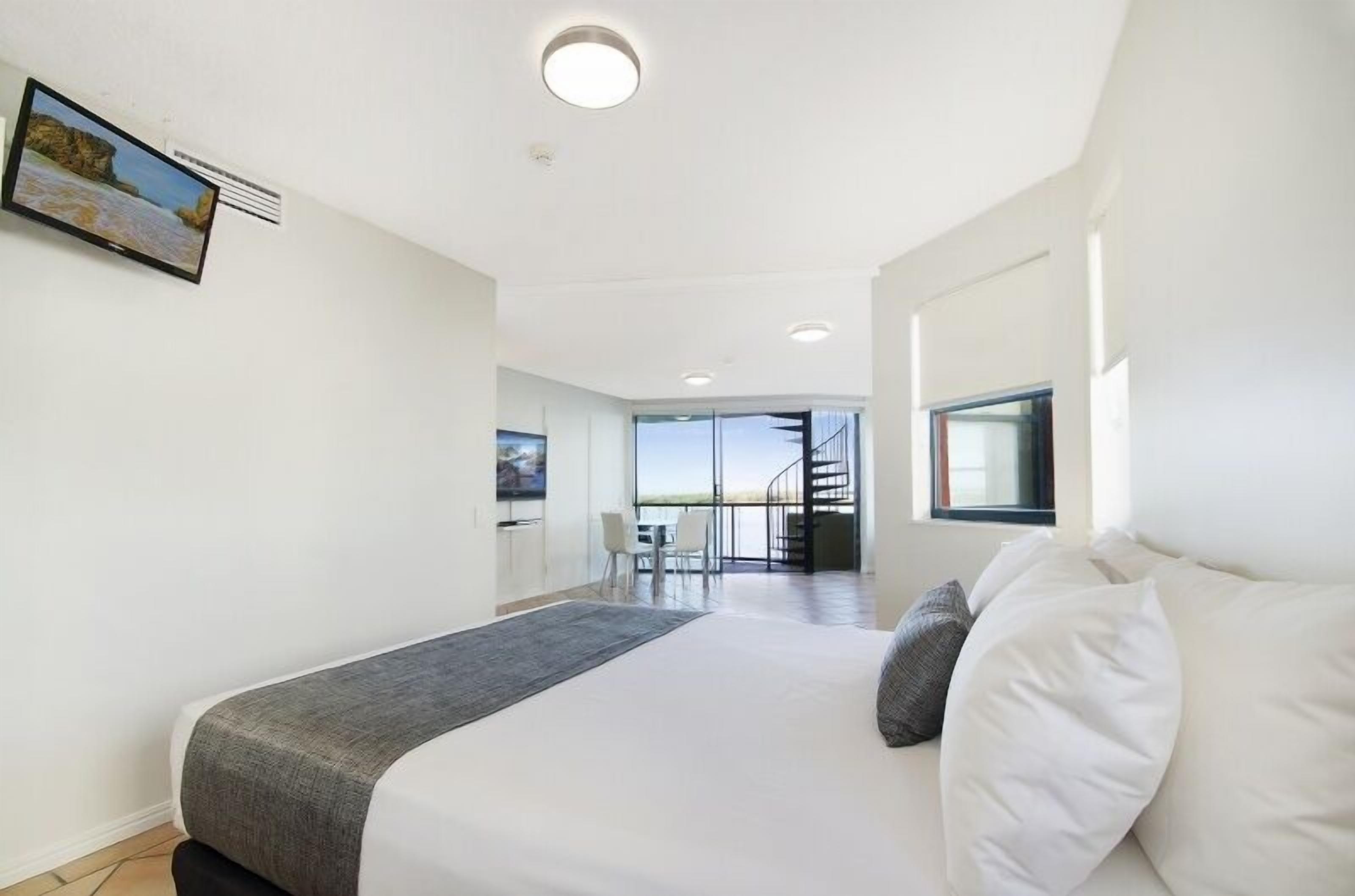 مكواة/لوح كي وواي فاي مجانًا وملاءات أسرّة