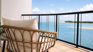 1 Bedroom Superior Waterfront Apartment | Balcony
