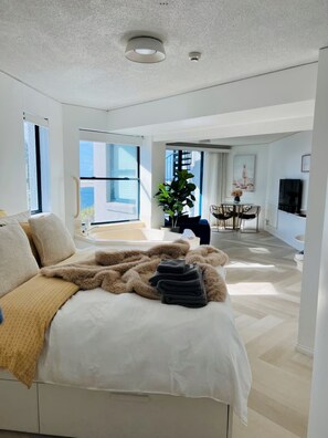 Apartment | Iron/ironing board, free WiFi, bed sheets - La Promenade Absolute Waterfront Apartments (Caloundra)