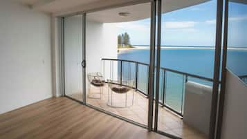 1 Bedroom Superior Waterfront Apartment | Terrace/patio