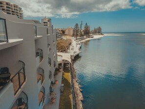 Exterior - La Promenade Absolute Waterfront Apartments (Caloundra)