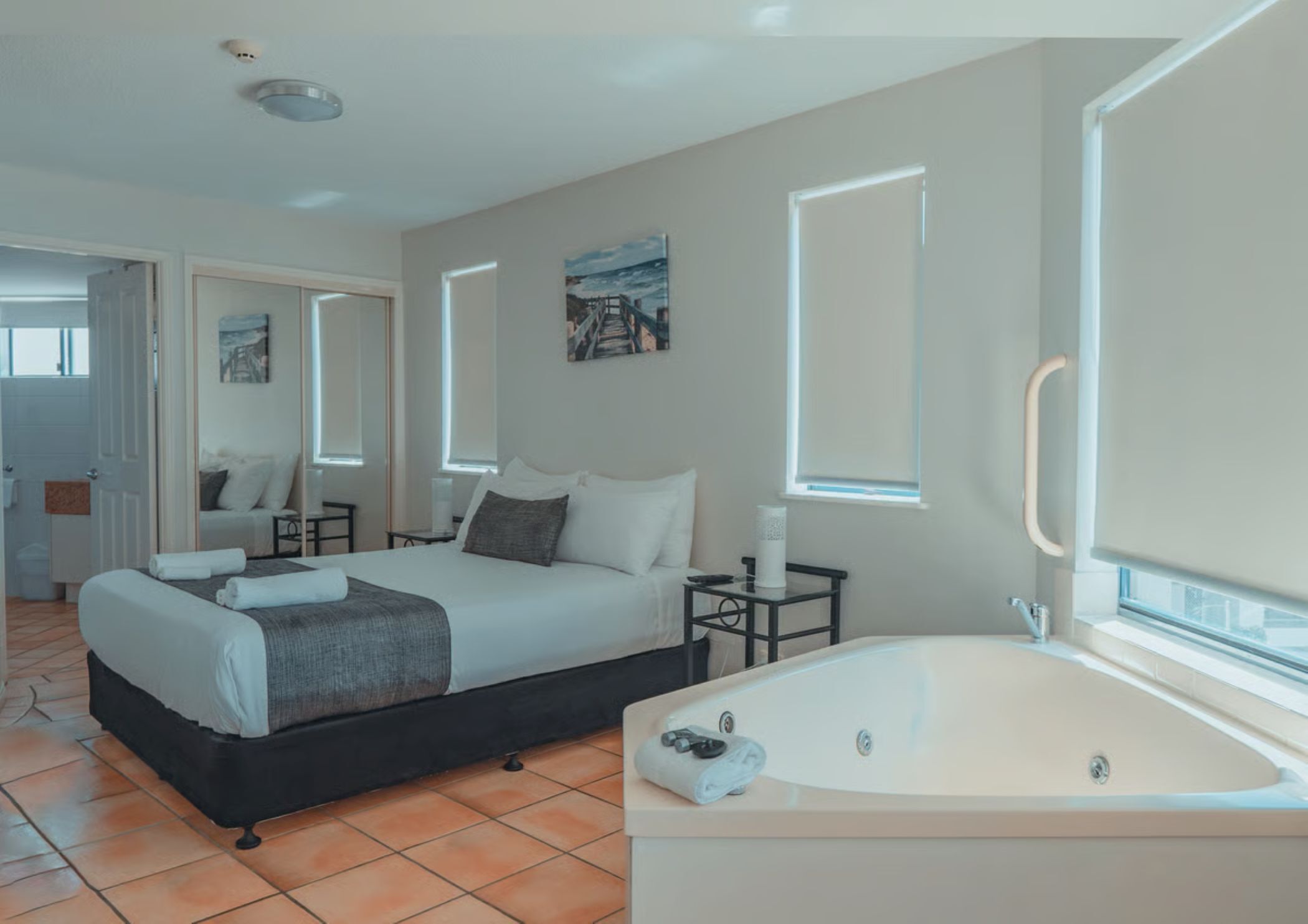 Executive Apartment | Iron/ironing board, free WiFi, bed sheets