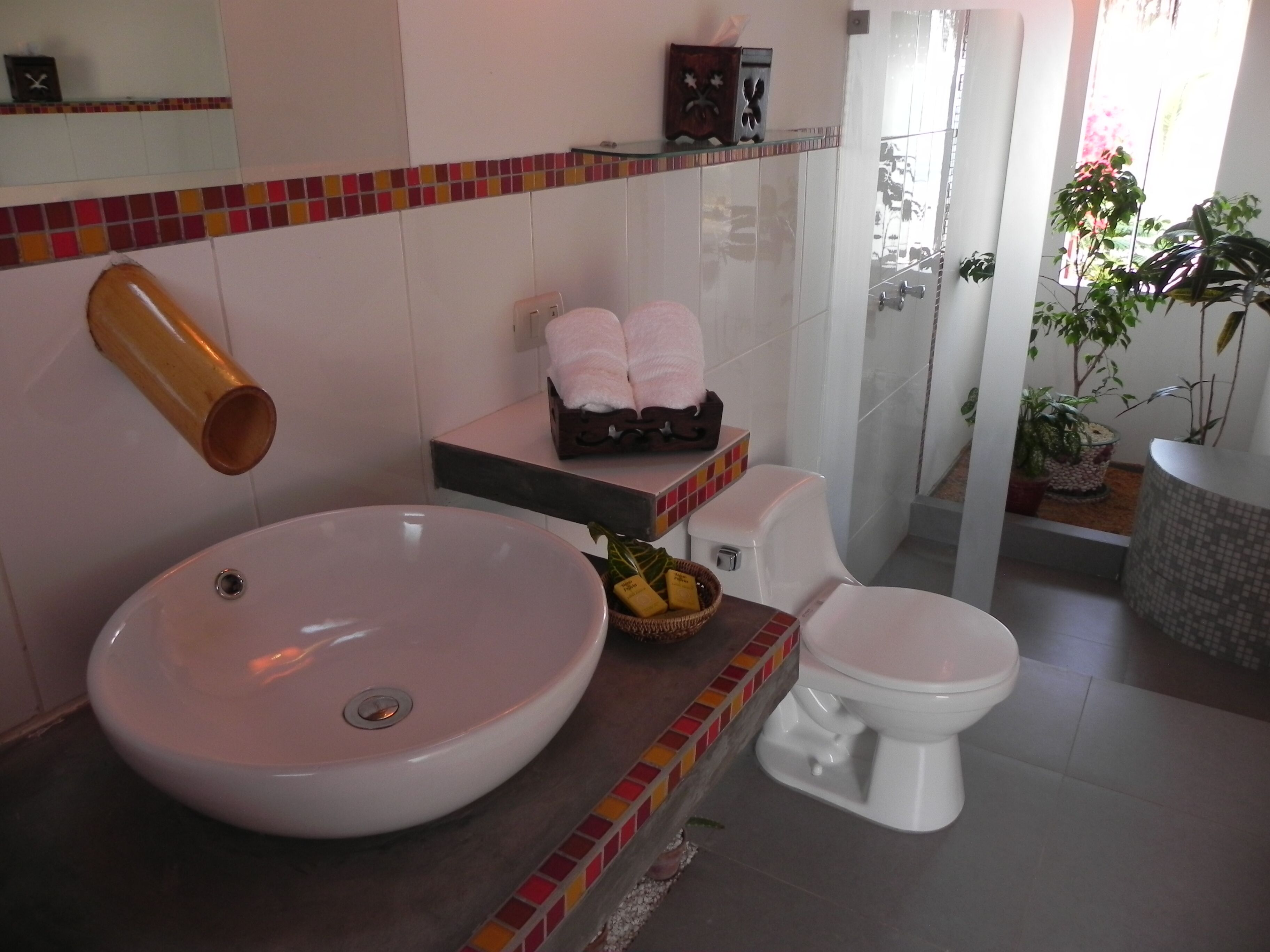 shower, rainfall showerhead, free toiletries, hair dryer