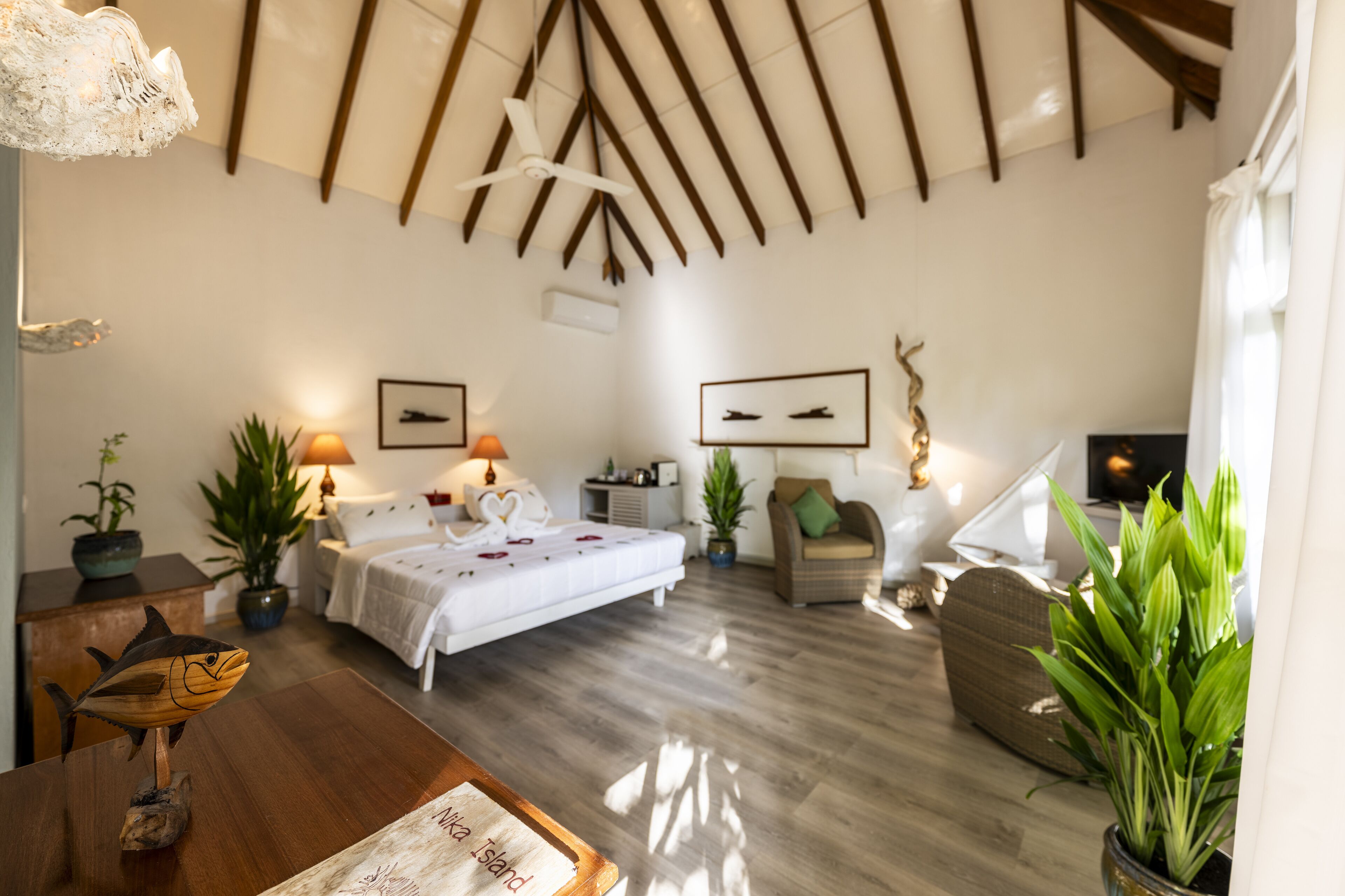 garden room | living room | 43-inch flat-screen tv with satellite channels