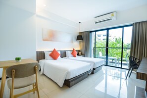 Deluxe Residence | Cofres nos quartos, escrivaninha, cortinas blackout, Wi-Fi de cortesia