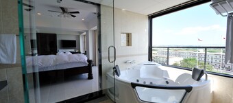 Royal Hotel