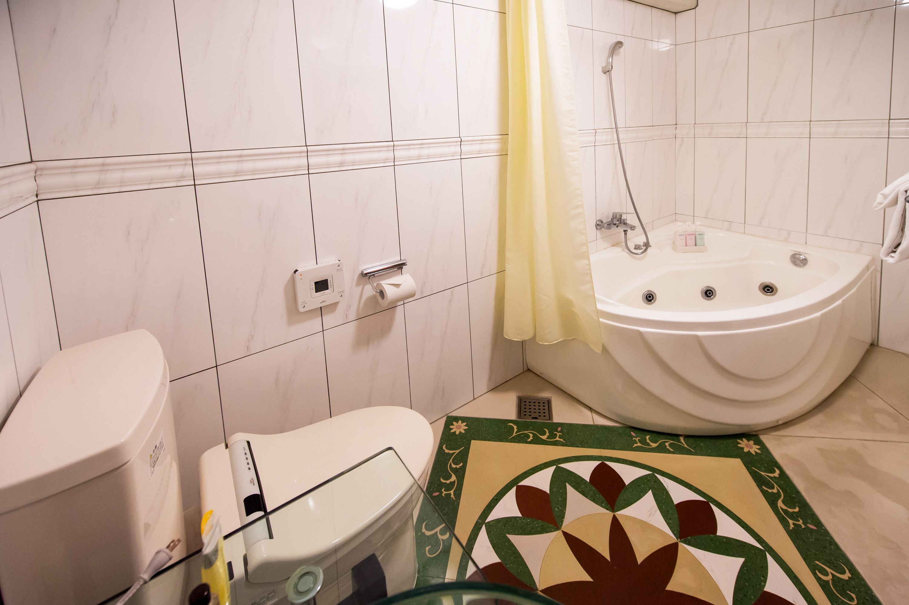 condominium royal twin, non smoking | bathroom | combined shower/bathtub, free toiletries, hair dryer, bidet
