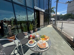 Café - Royal Hotel (Yomitan)