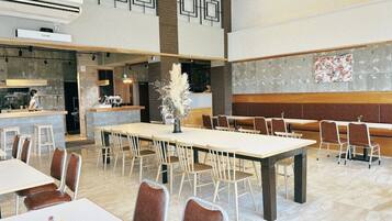 Café da manhã com buffet todos os dias (JPY 2000 por pessoa)