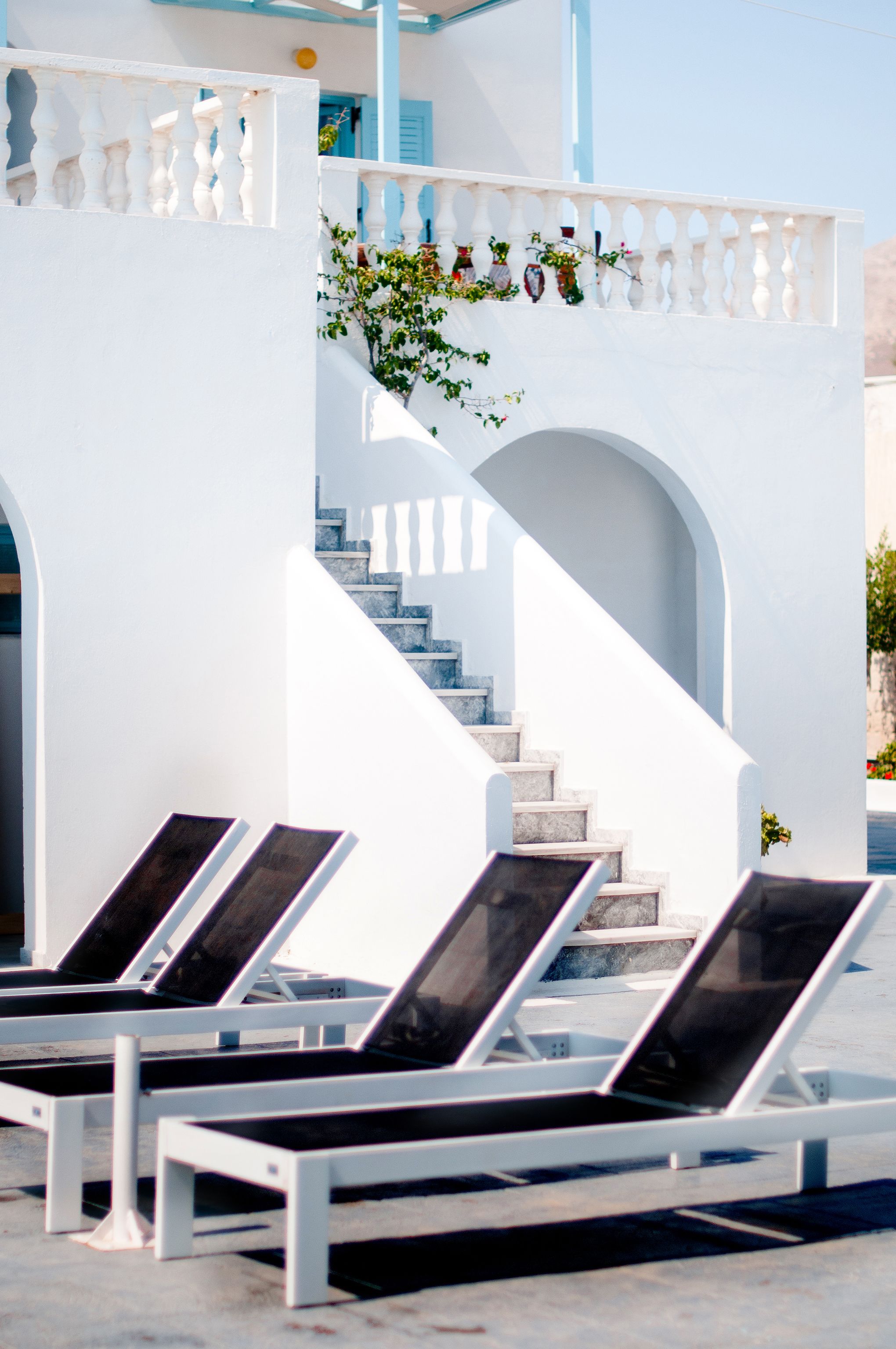 Seasonal outdoor pool, pool umbrellas, sun loungers