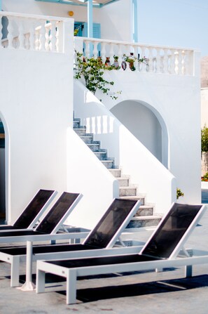 Seasonal outdoor pool, pool umbrellas, sun loungers