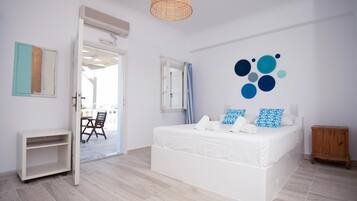 Minibar, in-room safe, free WiFi, bed sheets