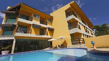 Outdoor pool, pool umbrellas, sun loungers