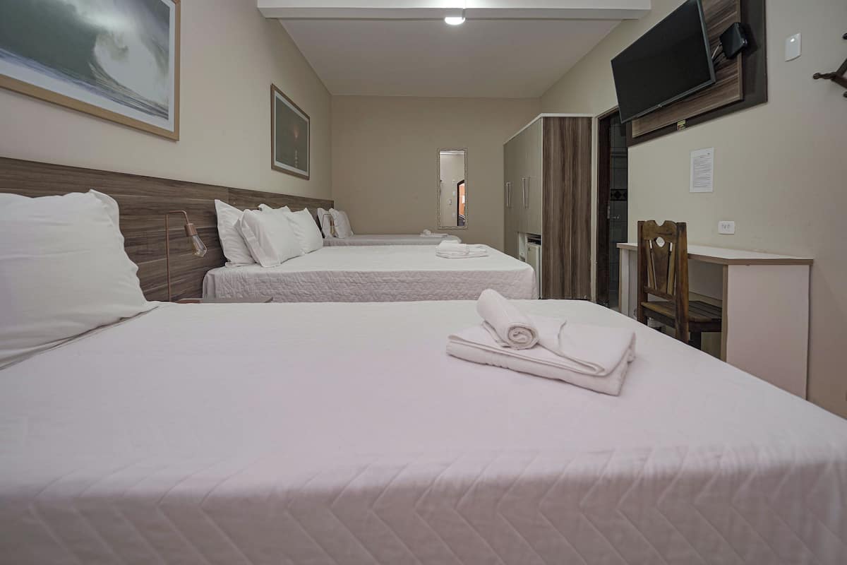 Minibar, in-room safe, desk, WiFi (free)