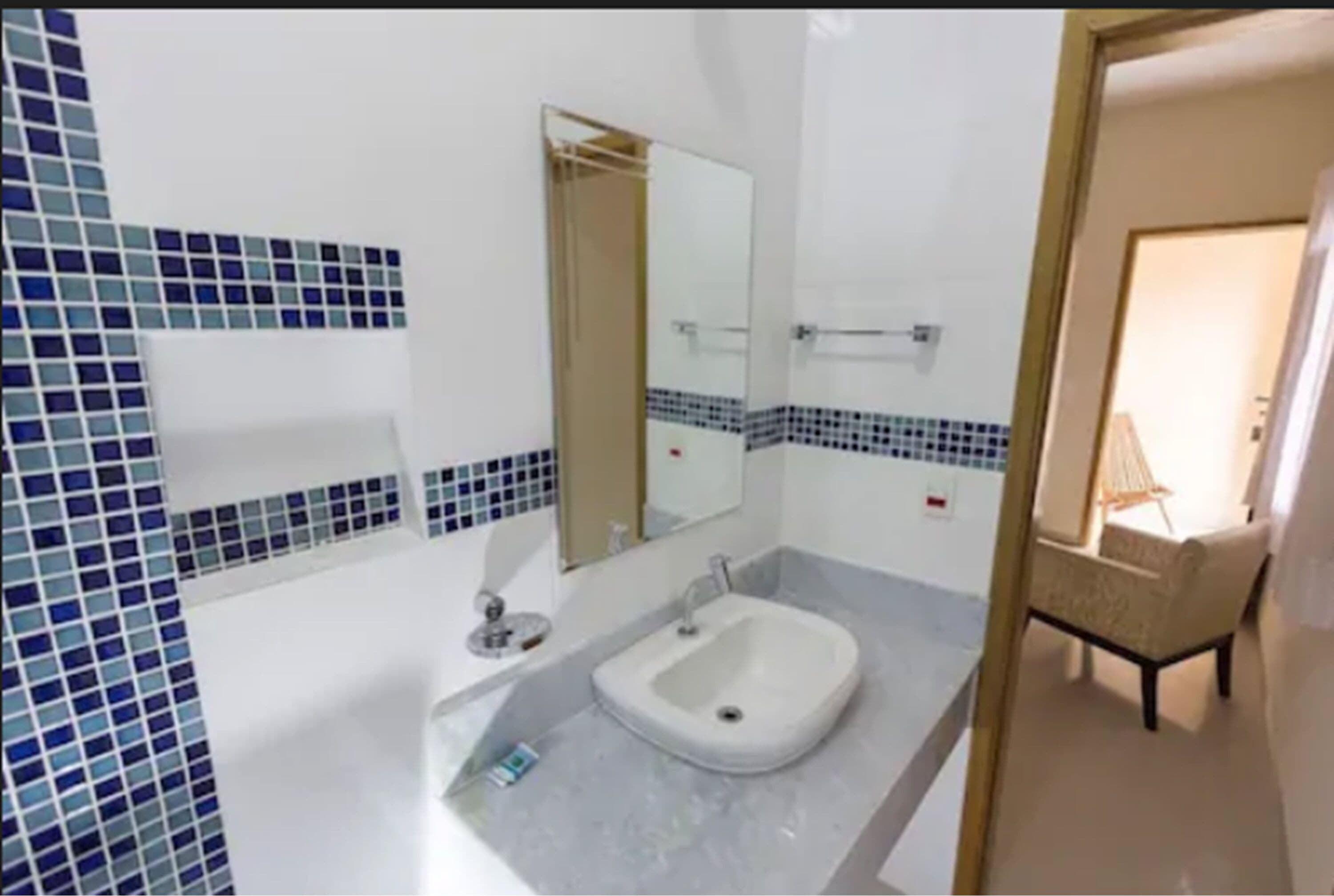 standard quadruple room | bathroom sink