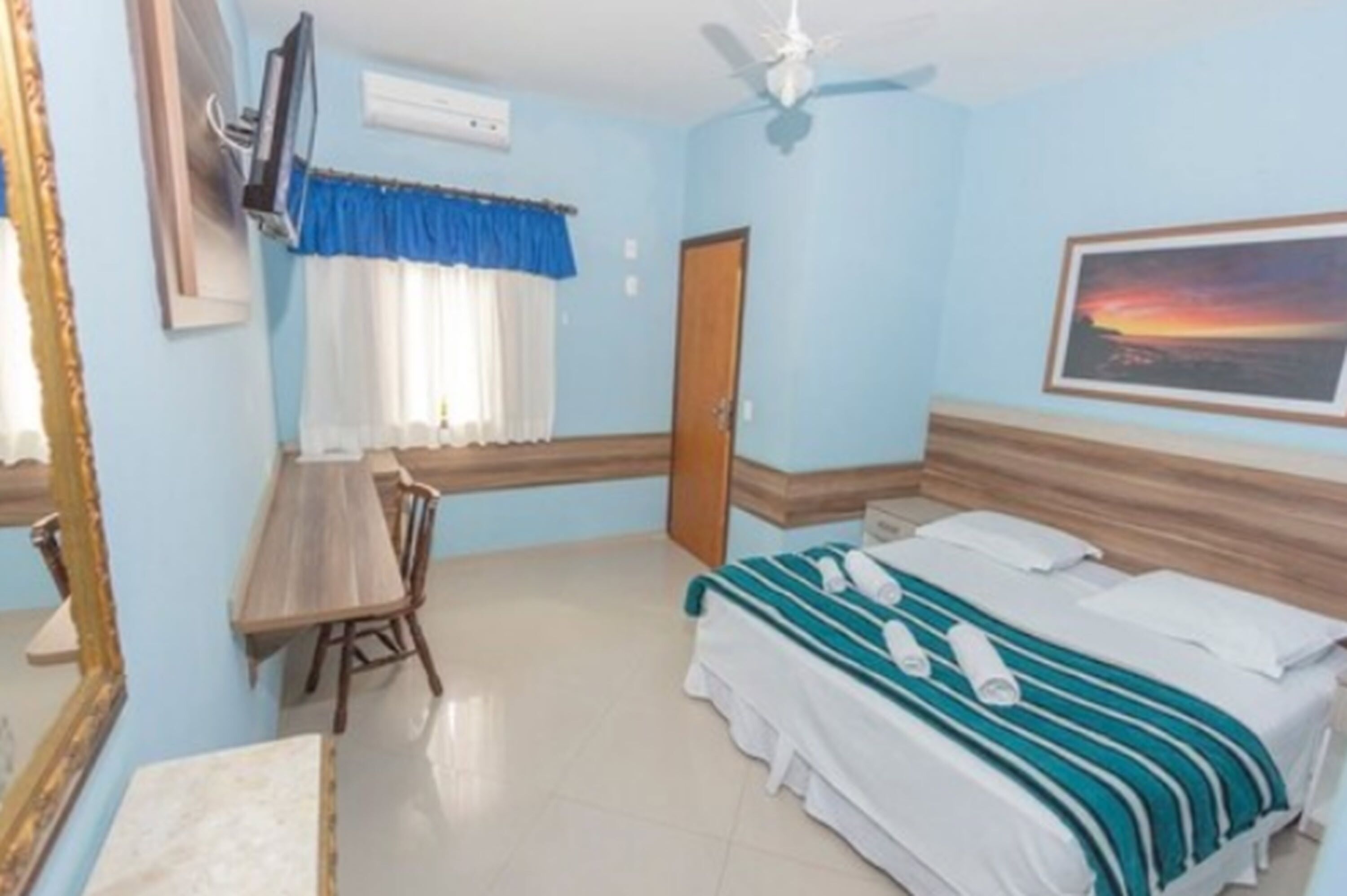 standard double or twin room | minibar, in-room safe, desk, free wifi