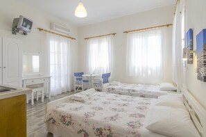 Coffres-forts dans les chambres, bureau, fer et planche à repasser