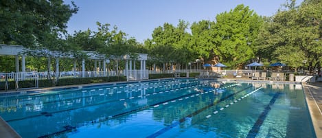 2 piscines extérieures