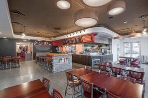 Se sirven desayunos, almuerzos y cenas