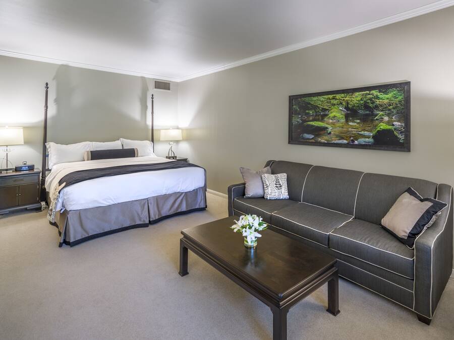 Safe på rommet, individuelt dekorert, individuelt innredet og skrivebord