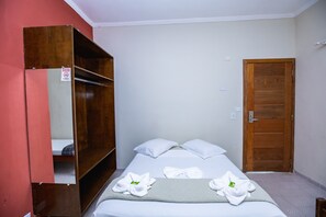 Standard Double Room | Minibar, bed sheets - Venice Hotel Ubatuba (Ubatuba)