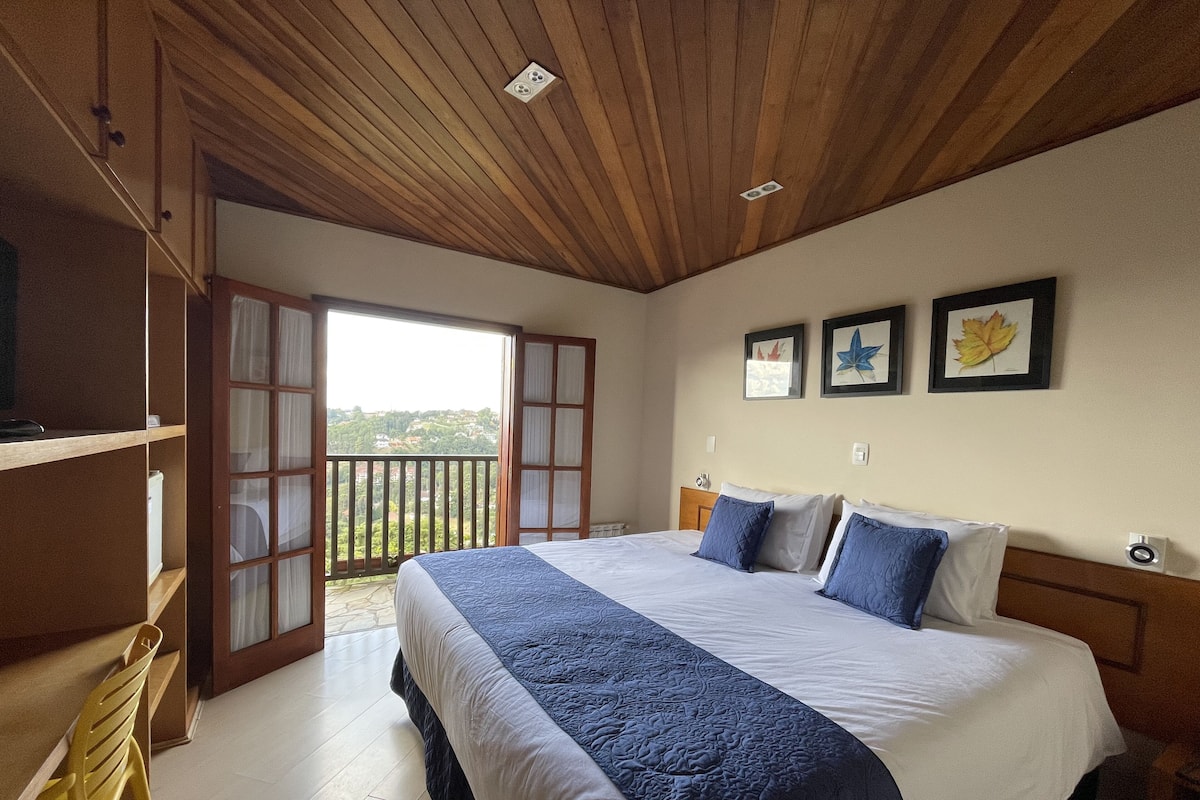 Doppia Deluxe, 1 camera da letto, accessibile ai disabili, vista valle | 3 camere, minibar, tende oscuranti, insonorizzazione